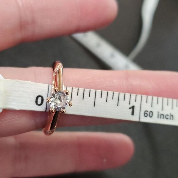 *Sale* Rose gold plated rhinestone ring approx size 7 - Picture 8 of 11